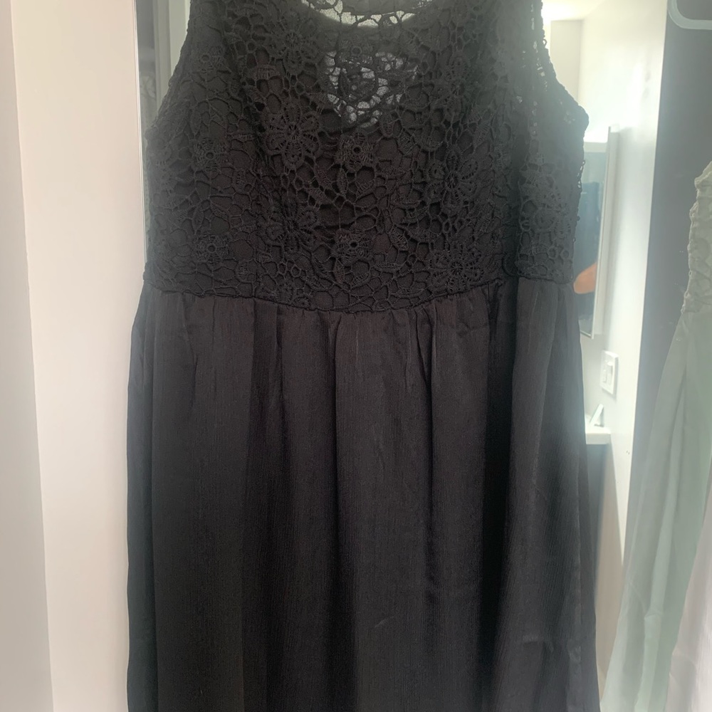 Cute and classy lil black dress!